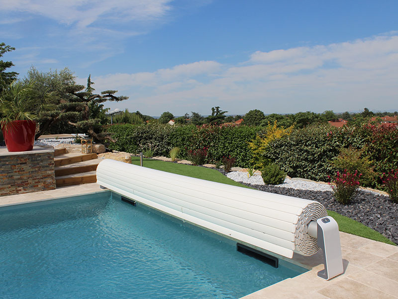 swimming pool designer and construction :  Montpon Dordogne 24 volet hors sol piscine