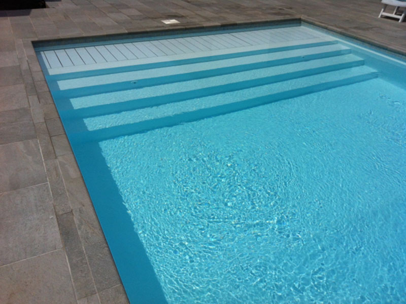 swimming pool designer and construction :  bergerac volet immergé piscine