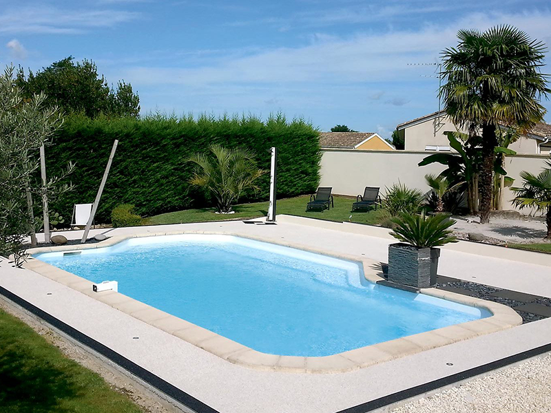 image construction of a traditional breezeblock and concrete pool  beton bergerac